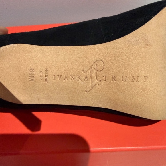 Ivanka Trump Ladies Heels Shoes 6.5 M Suede and Gold - Picture 7 of 12